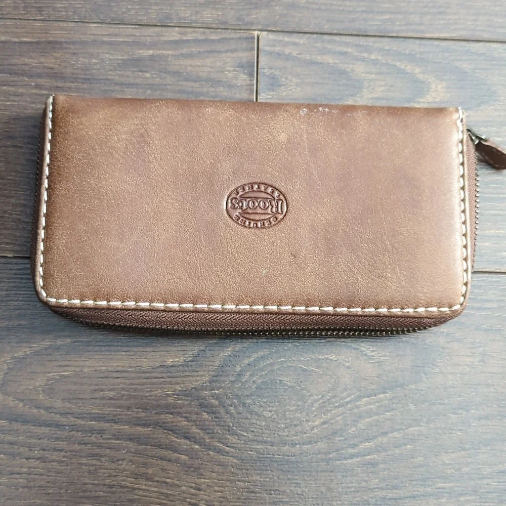 Roots Tribe Zip Around Clutch - Picture 6 of 10